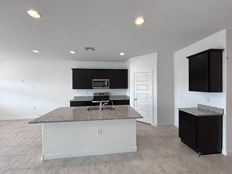 2055 W Sheridan Ave — Photo 5