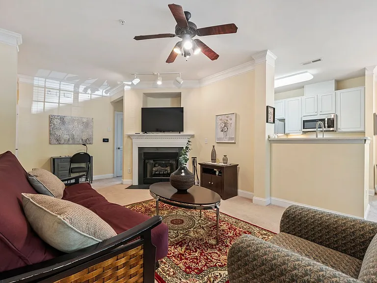 912 Providence Glen Dr — Photo 3
