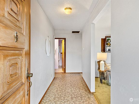 3rd image of 1724 Point Fosdick Drive NW