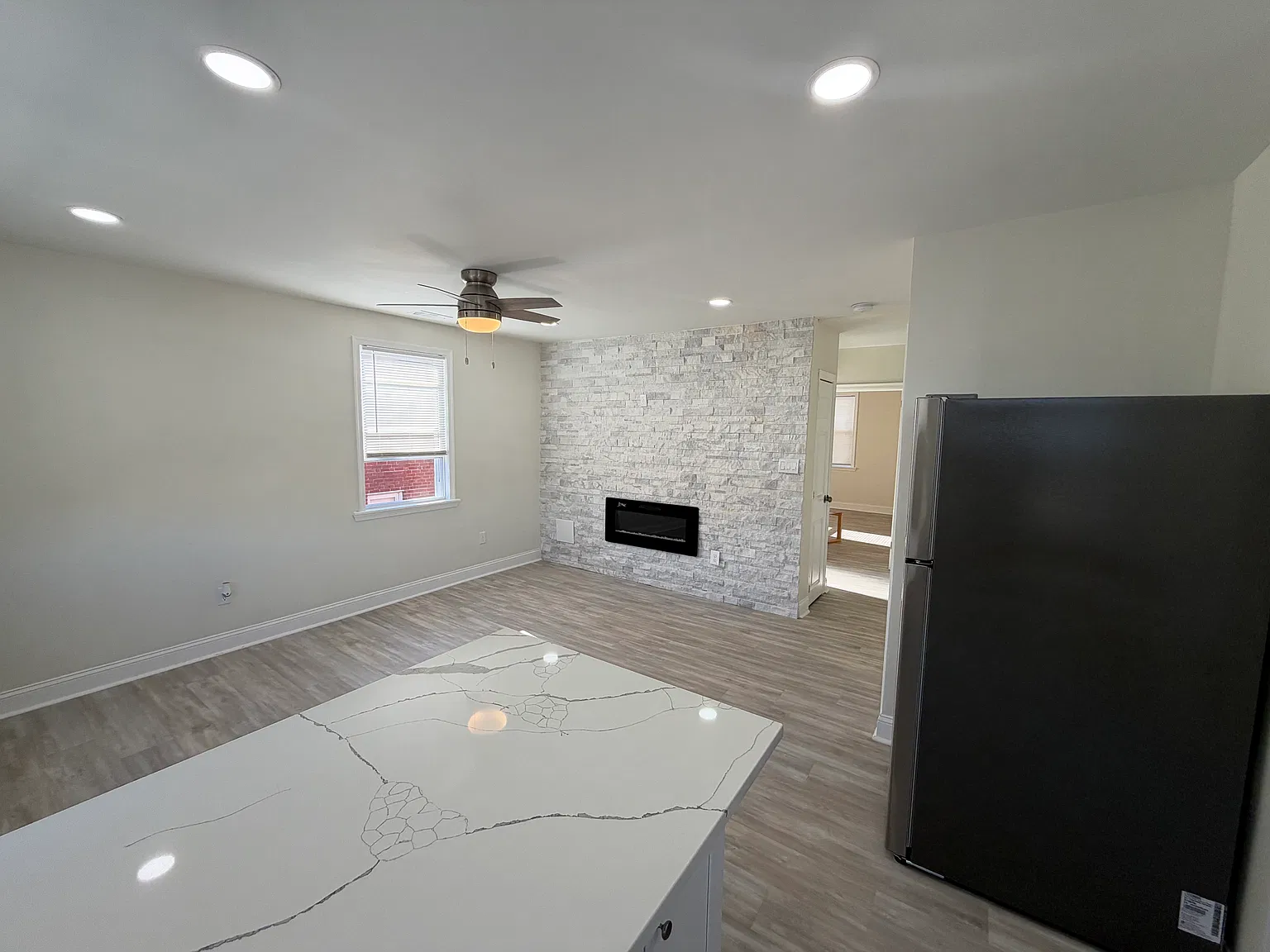 2 bed, 660 sqft, $1,700 — Photo 3