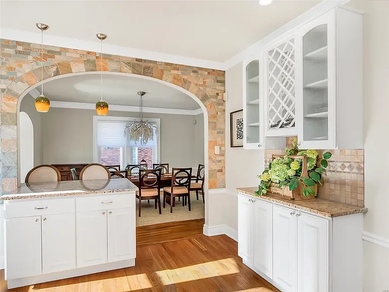 428 Edgewood Dr — Photo 10