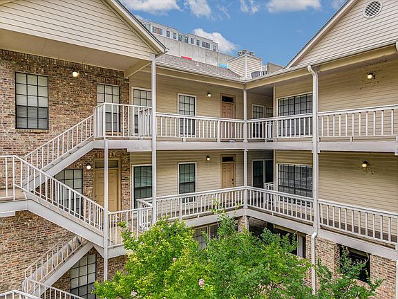 2nd image of 715 W 22nd 1/2 St APT 204