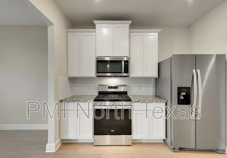 1421 Butler Ave — Photo 11