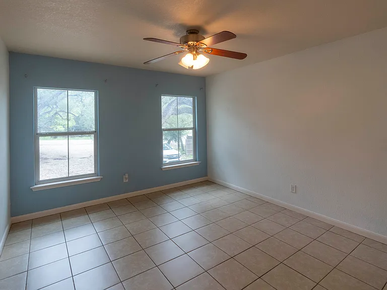 1015 Twin Deer Ln — Photo 13