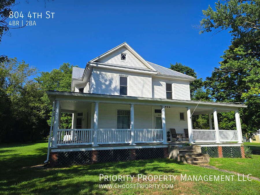 1st image of 804 4th St
