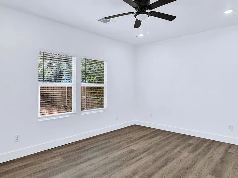 1027 W Coffin St — Photo 17