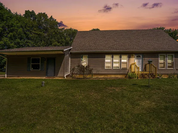 7525 N Rose Rd, Delton, MI 49046