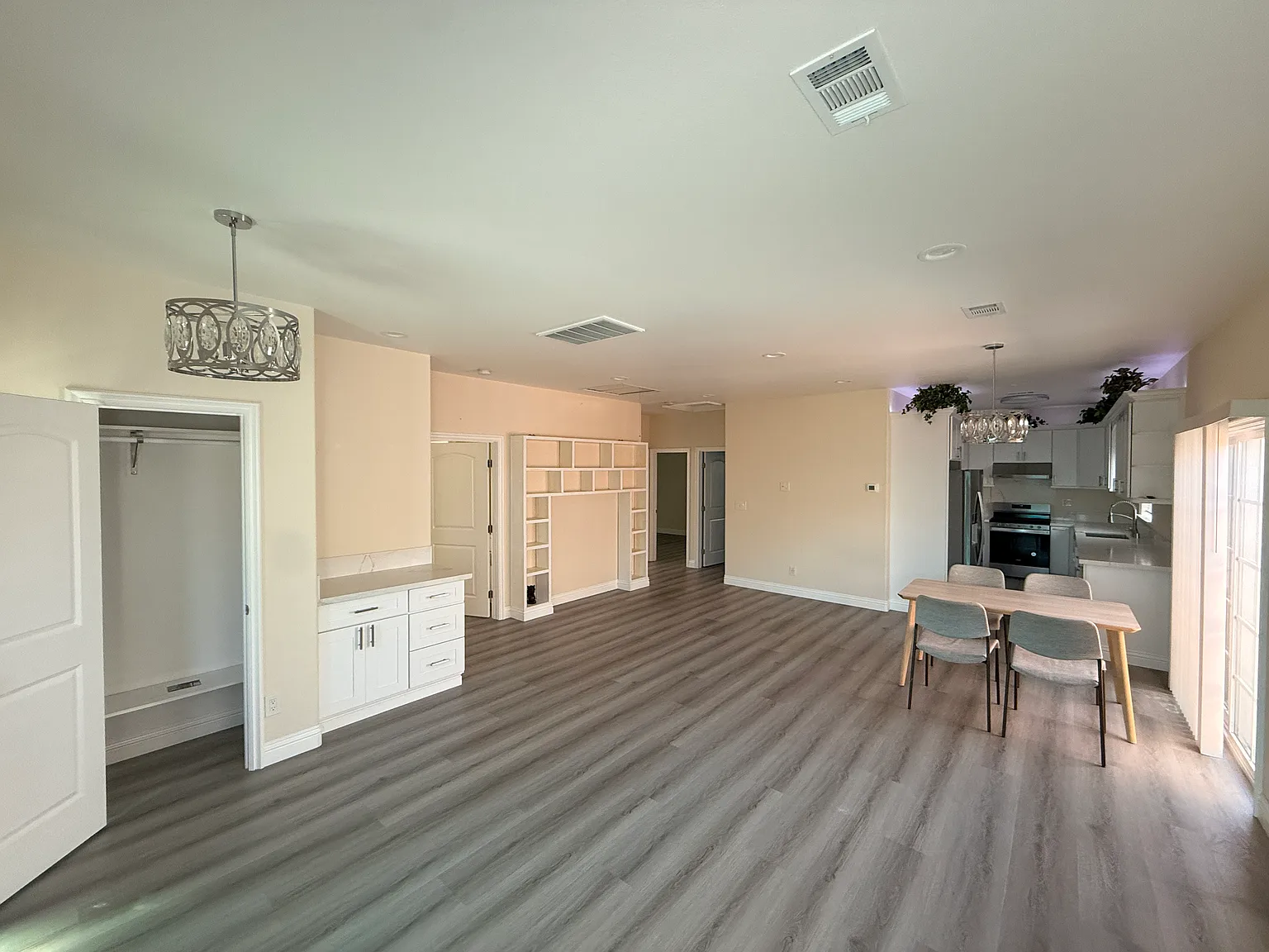 3 bed, 1600 sqft, $4,000 — Photo 1