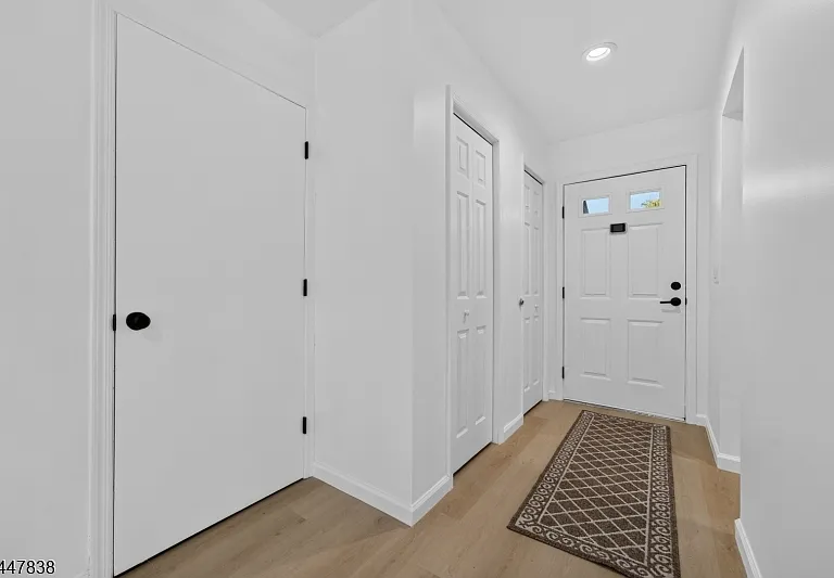 10 Daniel Ct — Photo 2