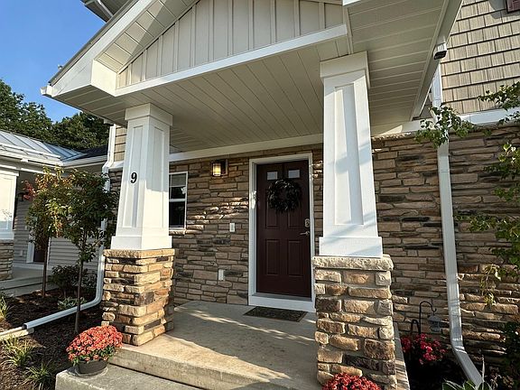 2nd image of 1554 Simsbury St #9