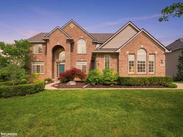 25346 Stanley Ln, South Lyon, MI 48178