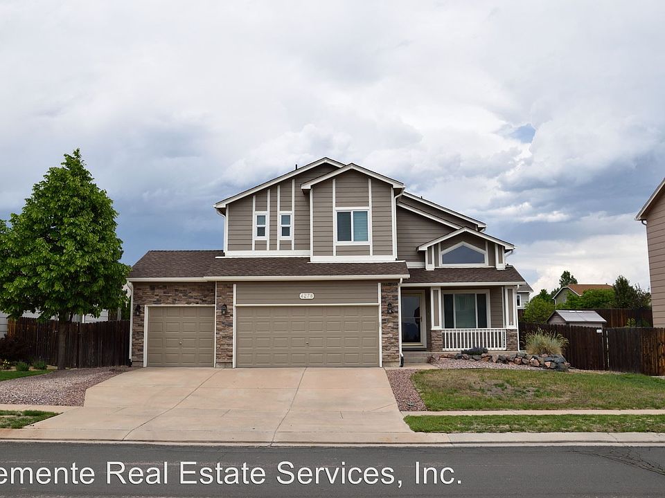 Front of home, 3 car garage