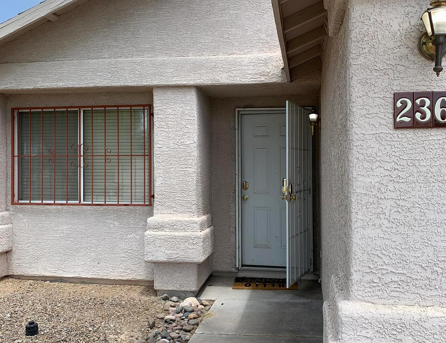 3 bed, 2.0 bath, 1495 sqft, $1,750 — Photo 1