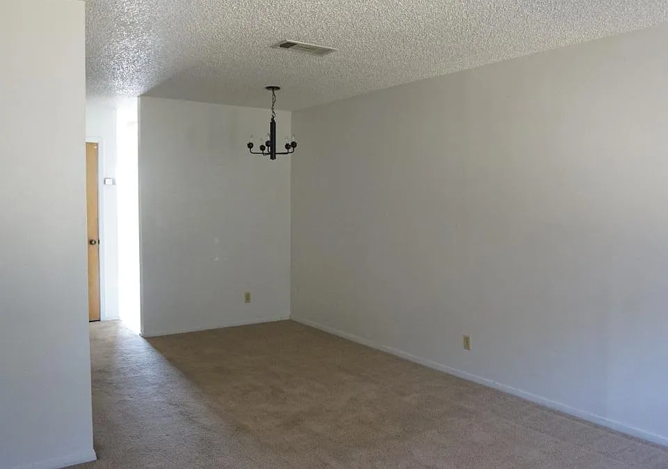 004_Living Room _02082022