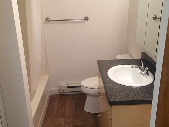 1st Floor Bath