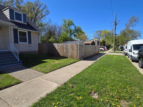 1600 N Ash St, Waukegan, IL 60085