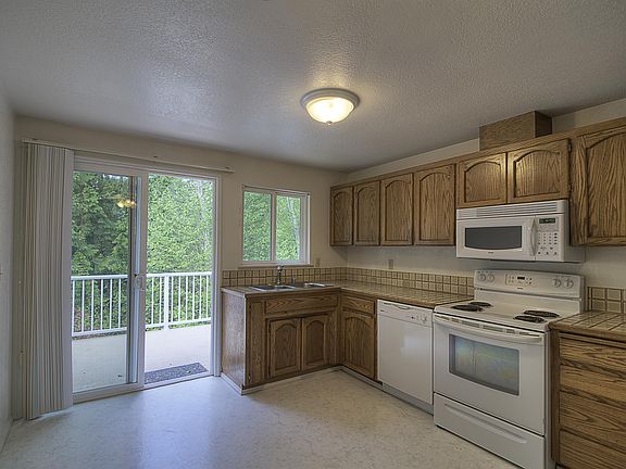 3rd image of 16304 52nd Ave W #2