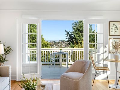 3028 26th Avenue W, Seattle, WA, 98199