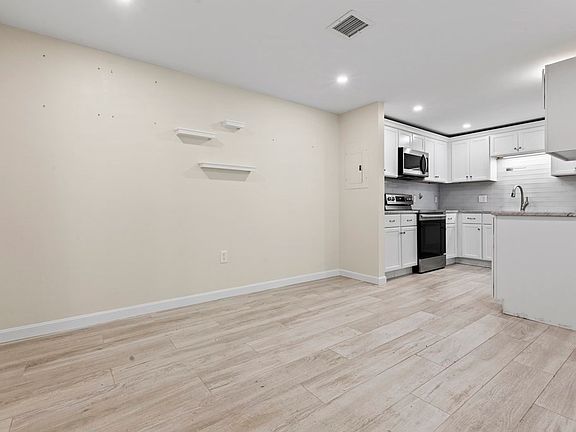 5th image of 15 Bourbon St APT 63