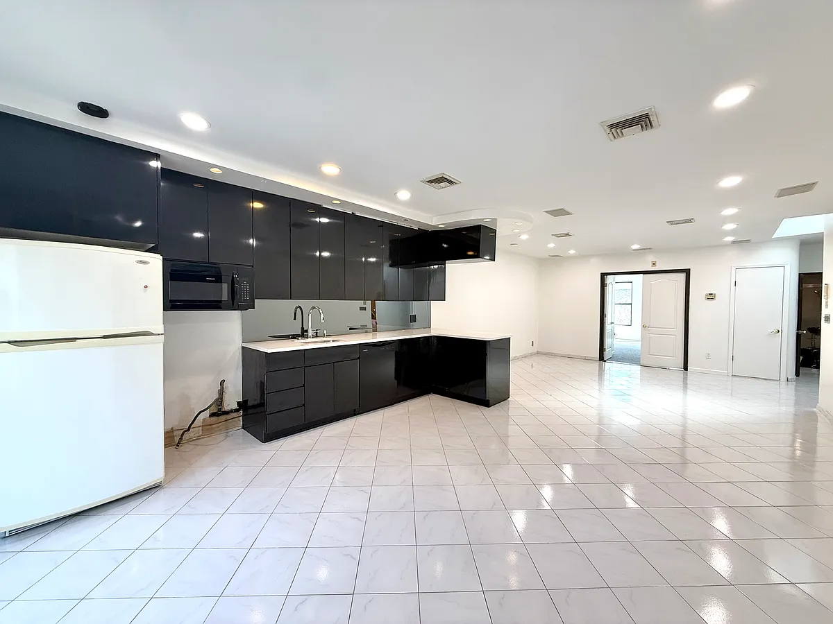 Building Photo - 342 Ovington Ave #2