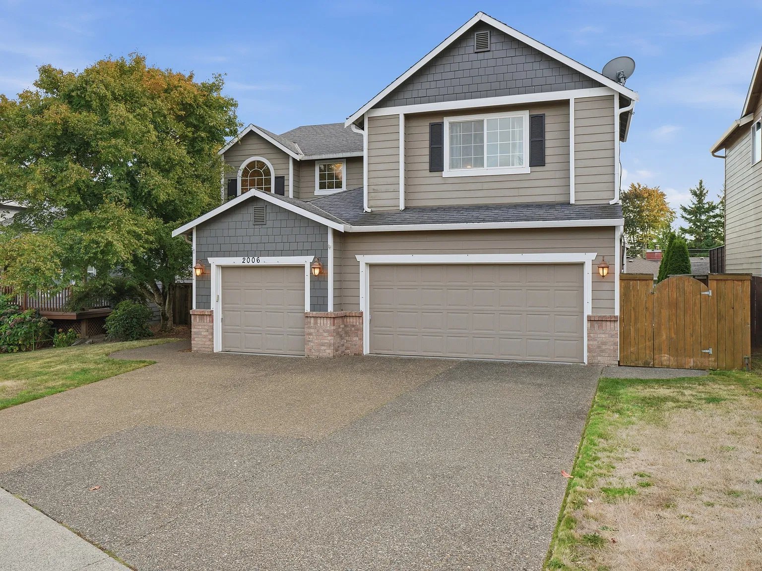 5 bed, 2635 sqft, $5,700 — Photo 2