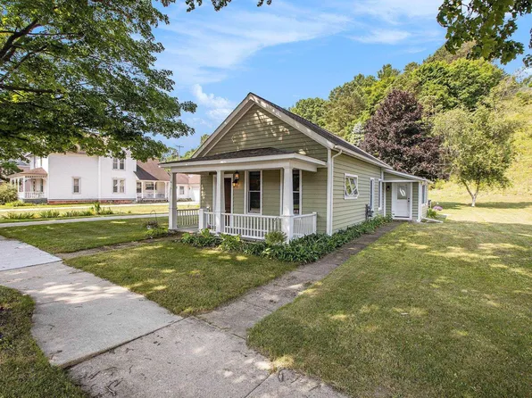 605 Lincoln Ave, Elberta, MI 49628