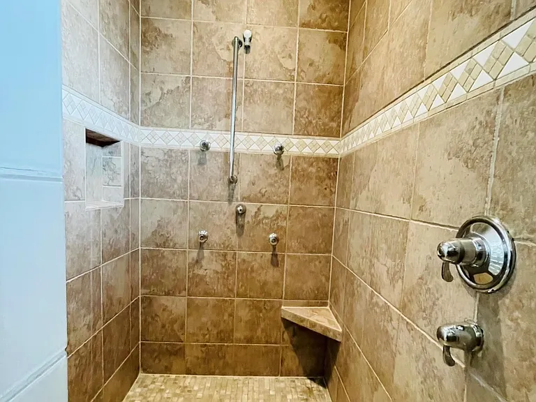 5805 Englewood Ave — Photo 19