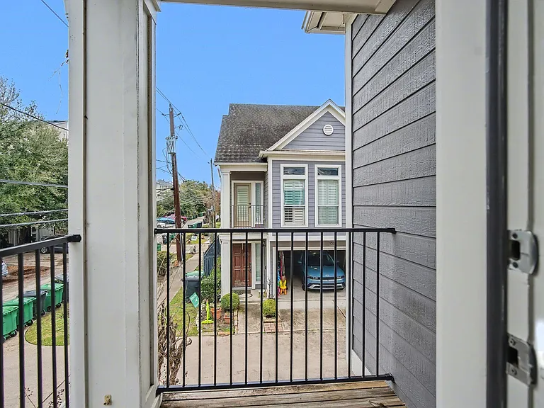 2416 Charleston St #A — Photo 11