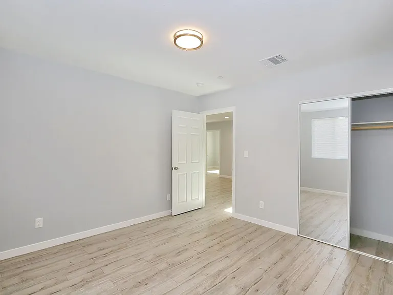 8921 S San Pedro St #A — Photo 11