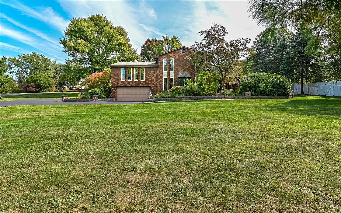 2984 Marie Dr photo 1