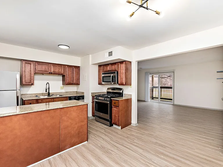 Oval Spring Apartments — Photo 18