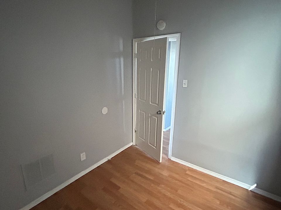 1st image of 1386 Blackstone Ave #1