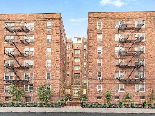 Sold by REMAX Distinguished Homes | media 39