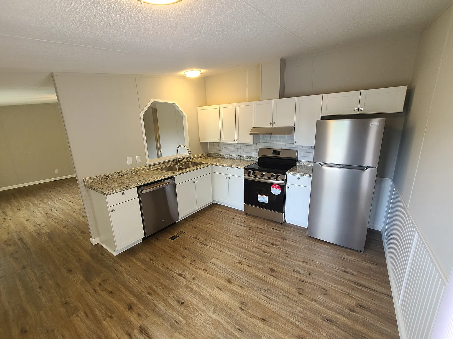 3 bed, 1080 sqft, $1,645 — Photo 2