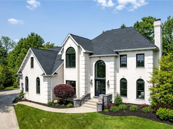 411 Ironwood Dr, Cecil, PA 15321