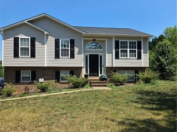 7625 Stonewell Ln, Tobaccoville, NC 27050