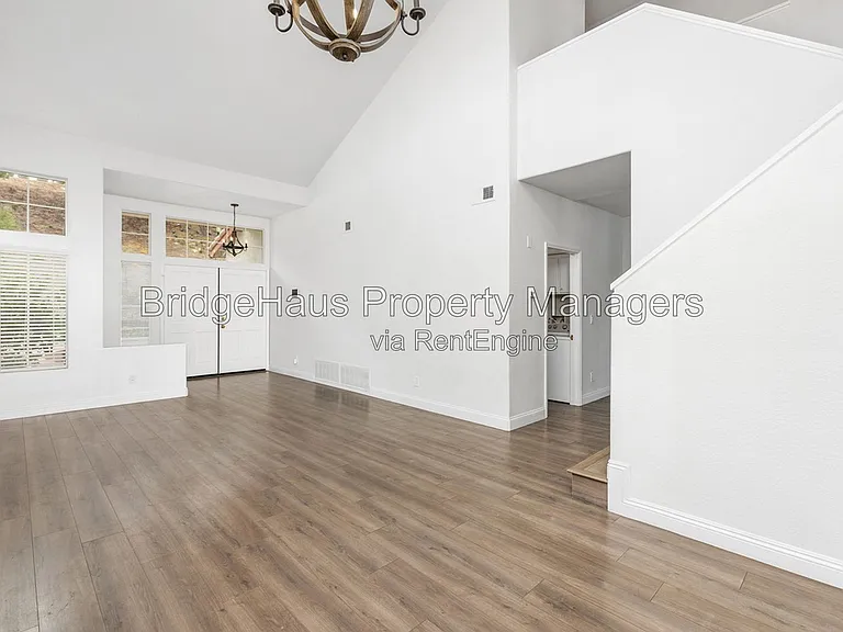 953 Gallery Dr — Photo 9