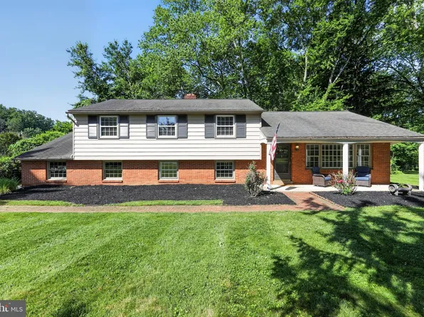 1043 Carolyn Dr, West Chester, PA 19382