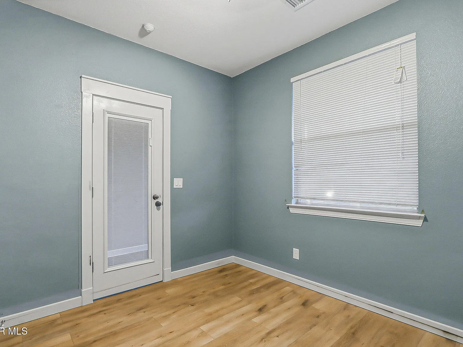 4 bed, 2.5 bath, 2694 sqft, $2,300 — Photo 4