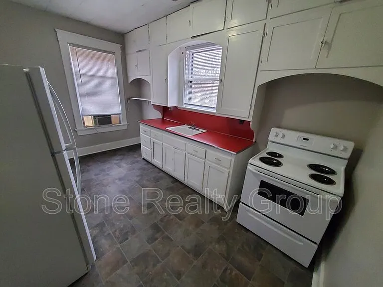 704 1/2 S Center St — Photo 6