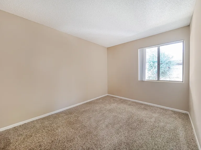 Create your dream space in this inviting vacant room, and make it truly your own