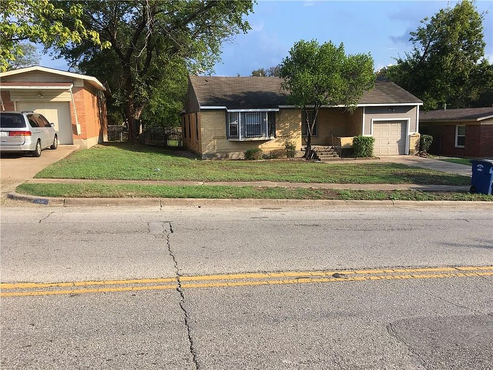 2nd image of 1016 E Ann Arbor Ave