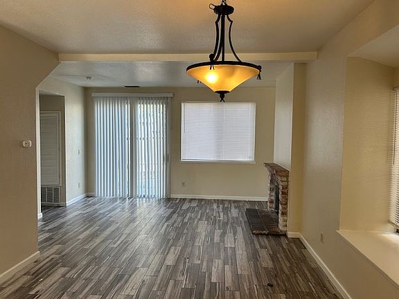 3rd image of 803 Lyonia Dr