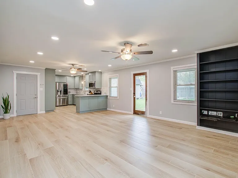 9002 Railton St — Photo 5