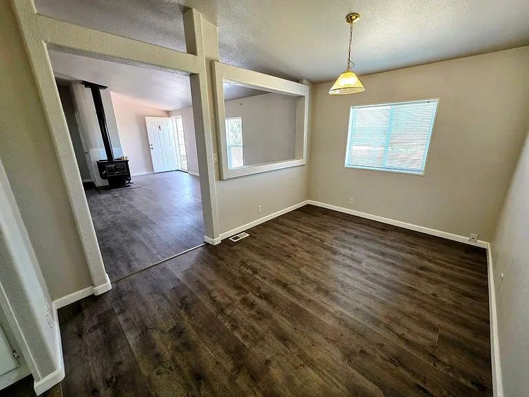 3545 Graham Ave — Photo 4