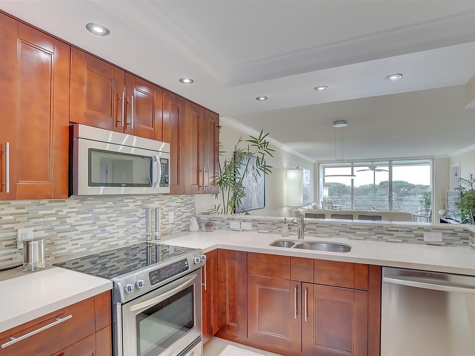 1st image of 575 Oaks Lane #603
