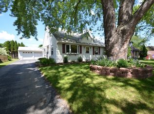 2609 N 113th St, Wauwatosa, WI 53226