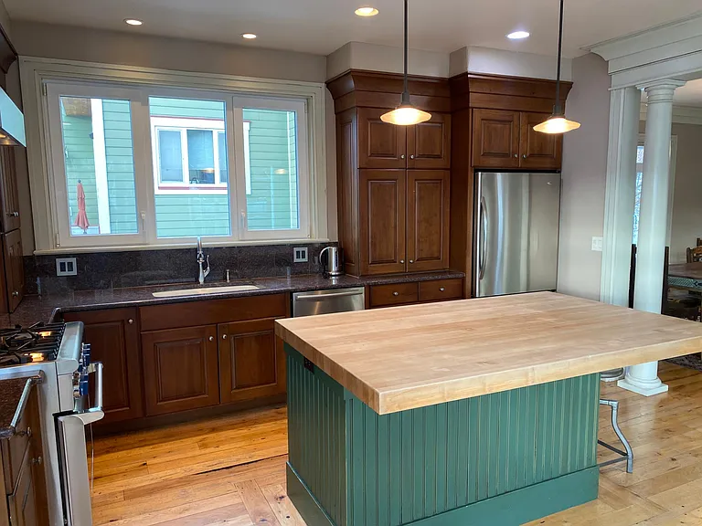 821 Broad St — Photo 13