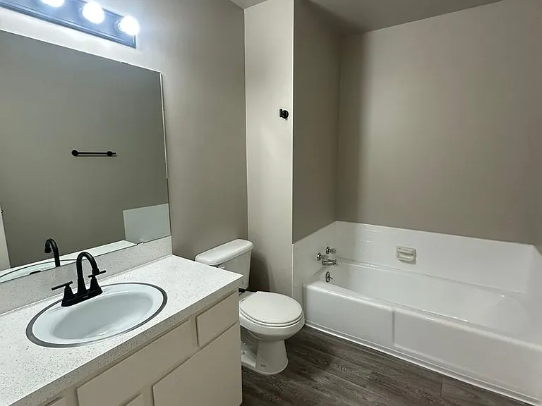 Eastridge — Photo 44