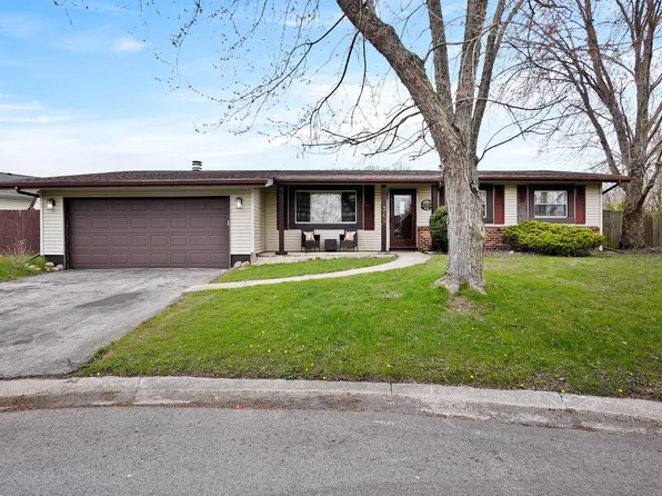 369 Riviera Cir, Valparaiso, IN 46385